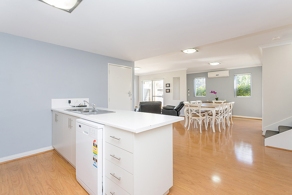 33 Kenwick Way, Balga WA, Balga - Thumbnail 2