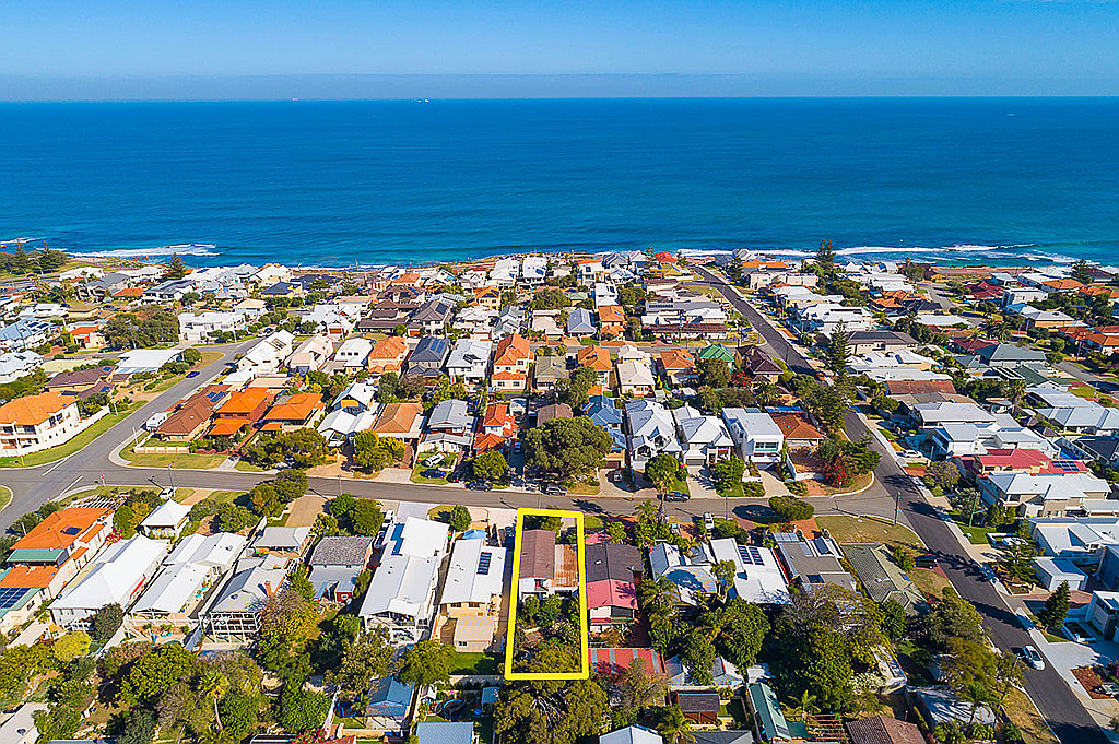 11 Haysom Street, Trigg WA, Trigg - Thumbnail 2