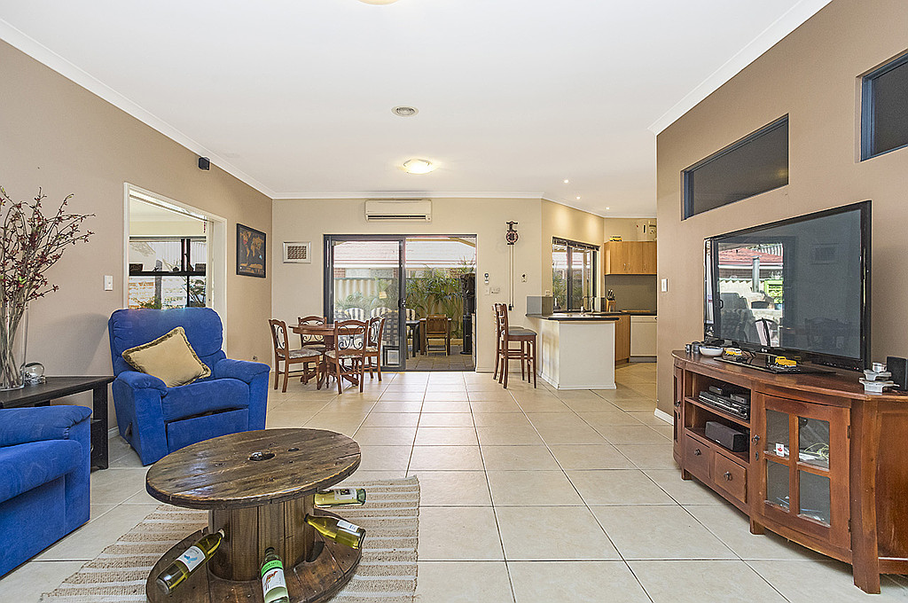16 Monet Drive, Ashby WA, Ashby - Thumbnail 2