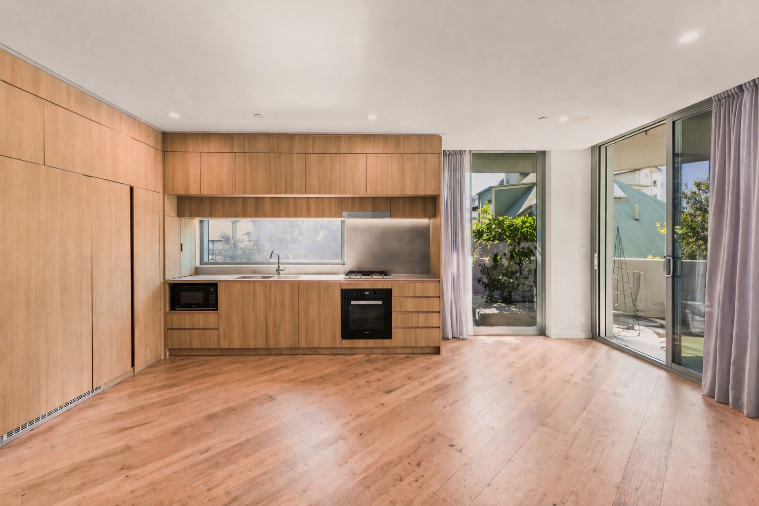 66 Lambert Street, Kangaroo Point - Thumbnail 2