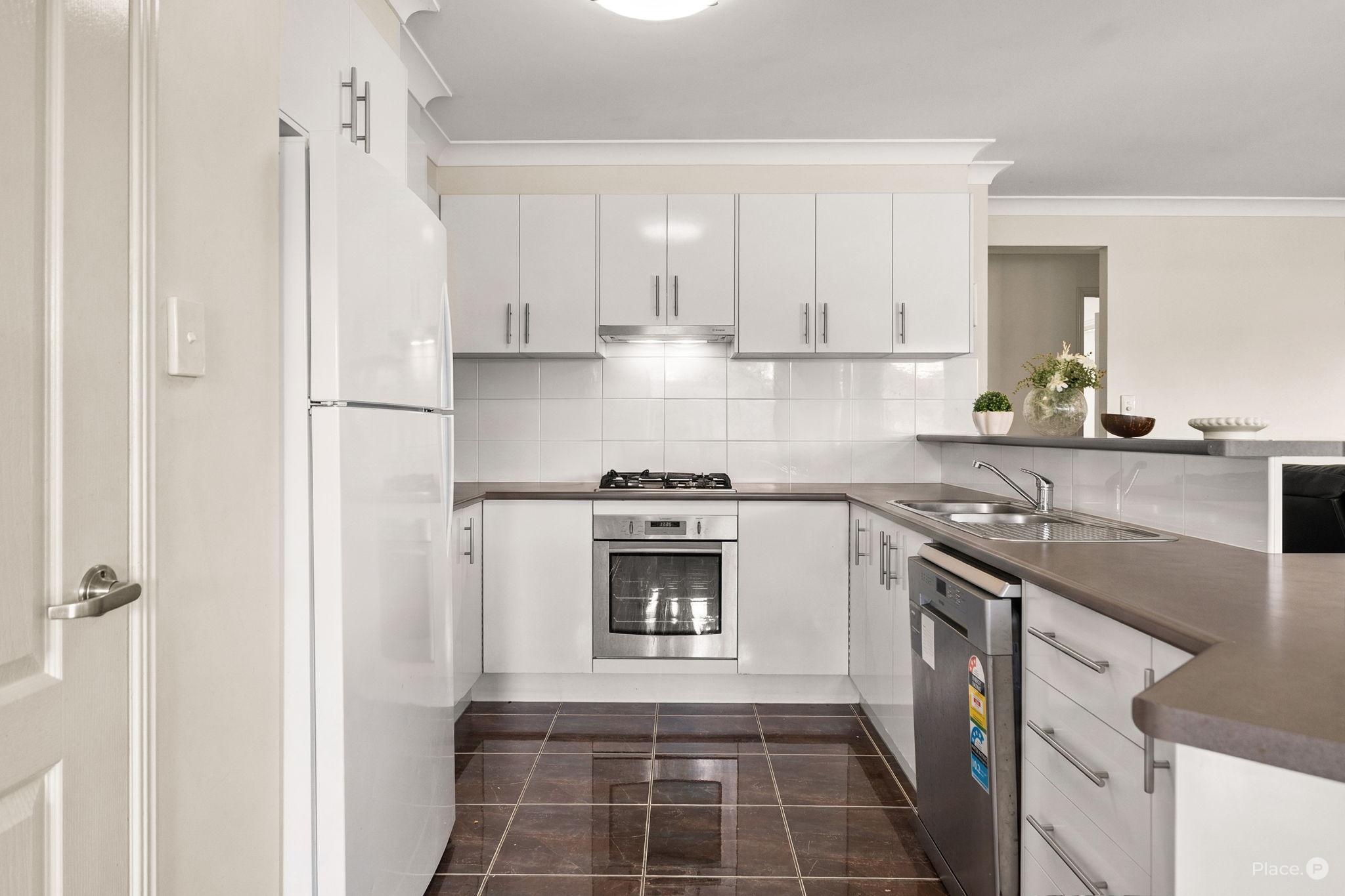 19 Tedar Close, Bellmere - Thumbnail 5