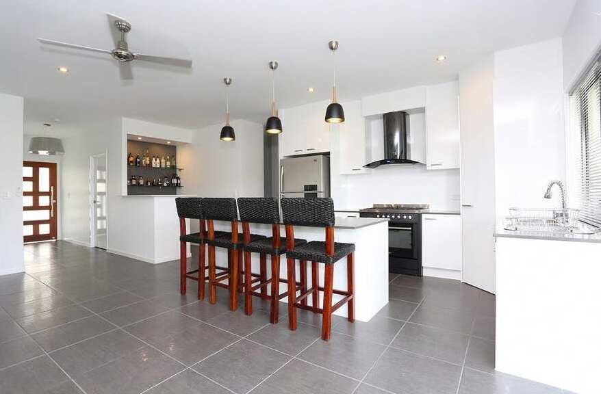 6 Sairs Street, Glass House Mountains - Thumbnail 4