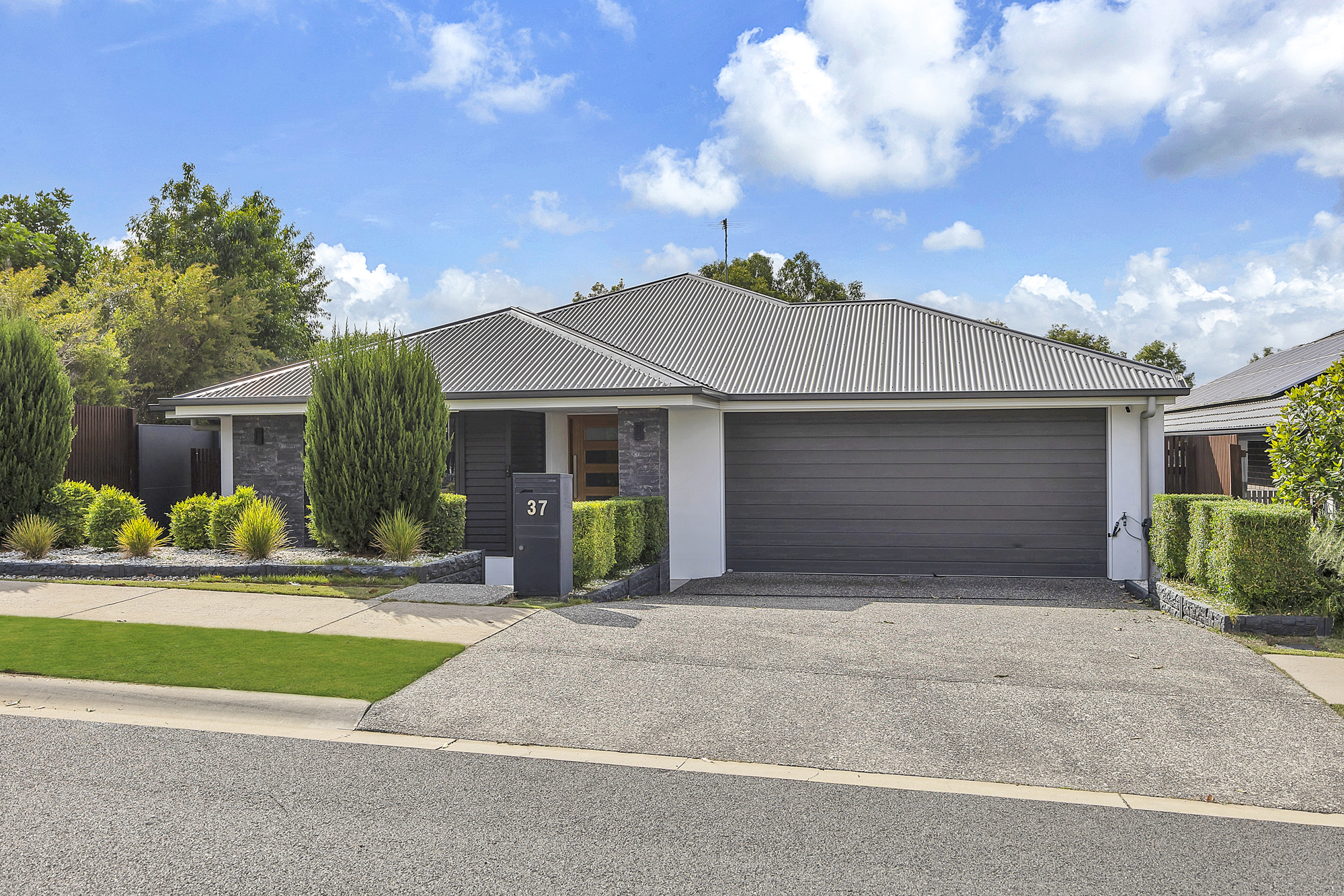 37 Teal Circuit, Greenbank - Thumbnail 2