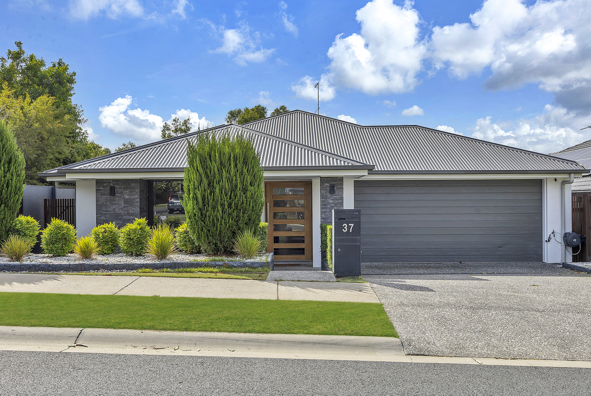 37 Teal Circuit, Greenbank - Image 1