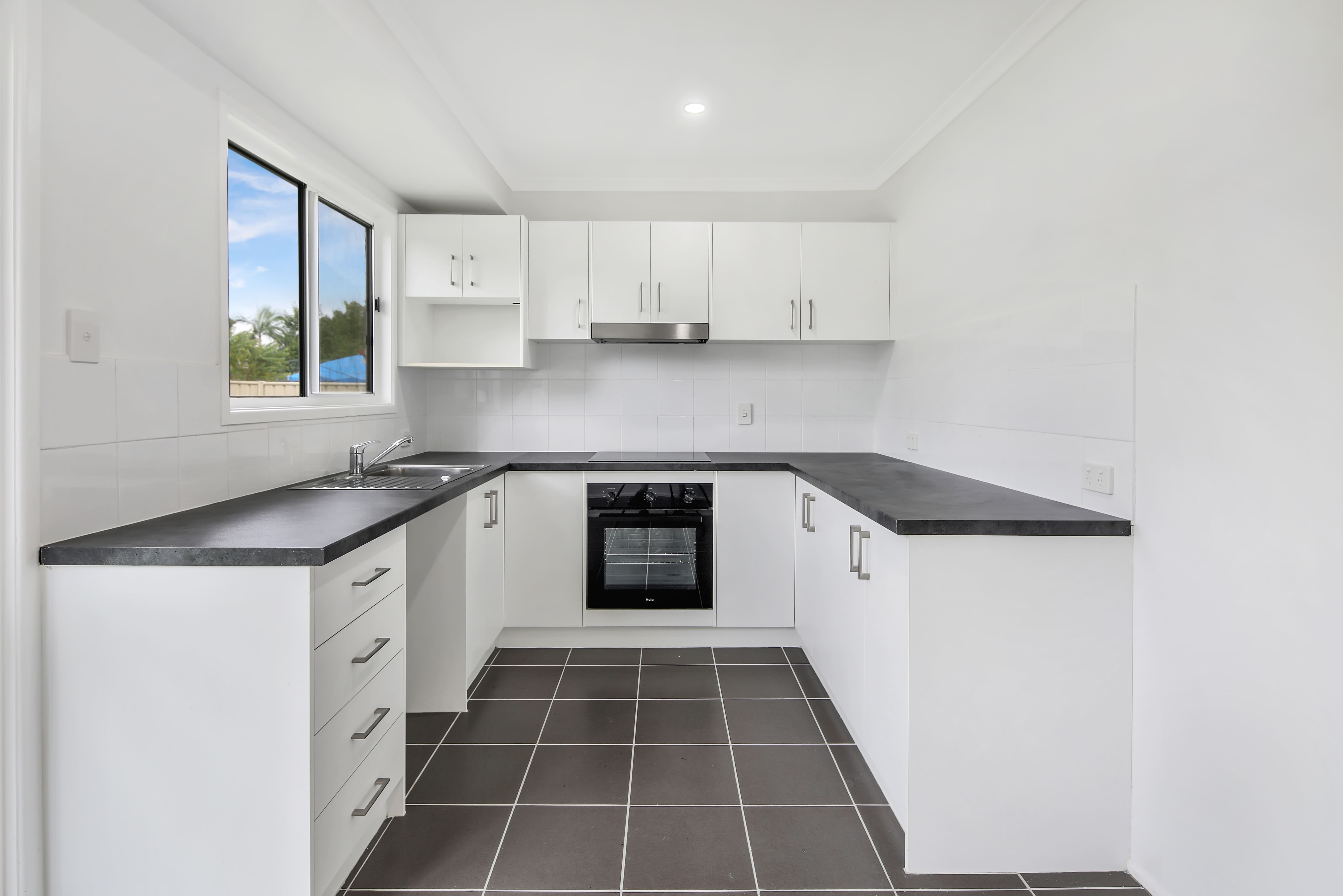 9 Kenny Street, Woodridge - Thumbnail 2