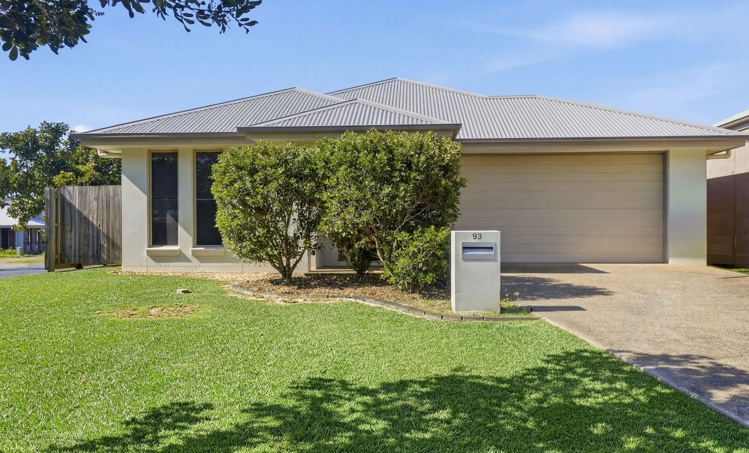 93 Ravensbourne Crescent