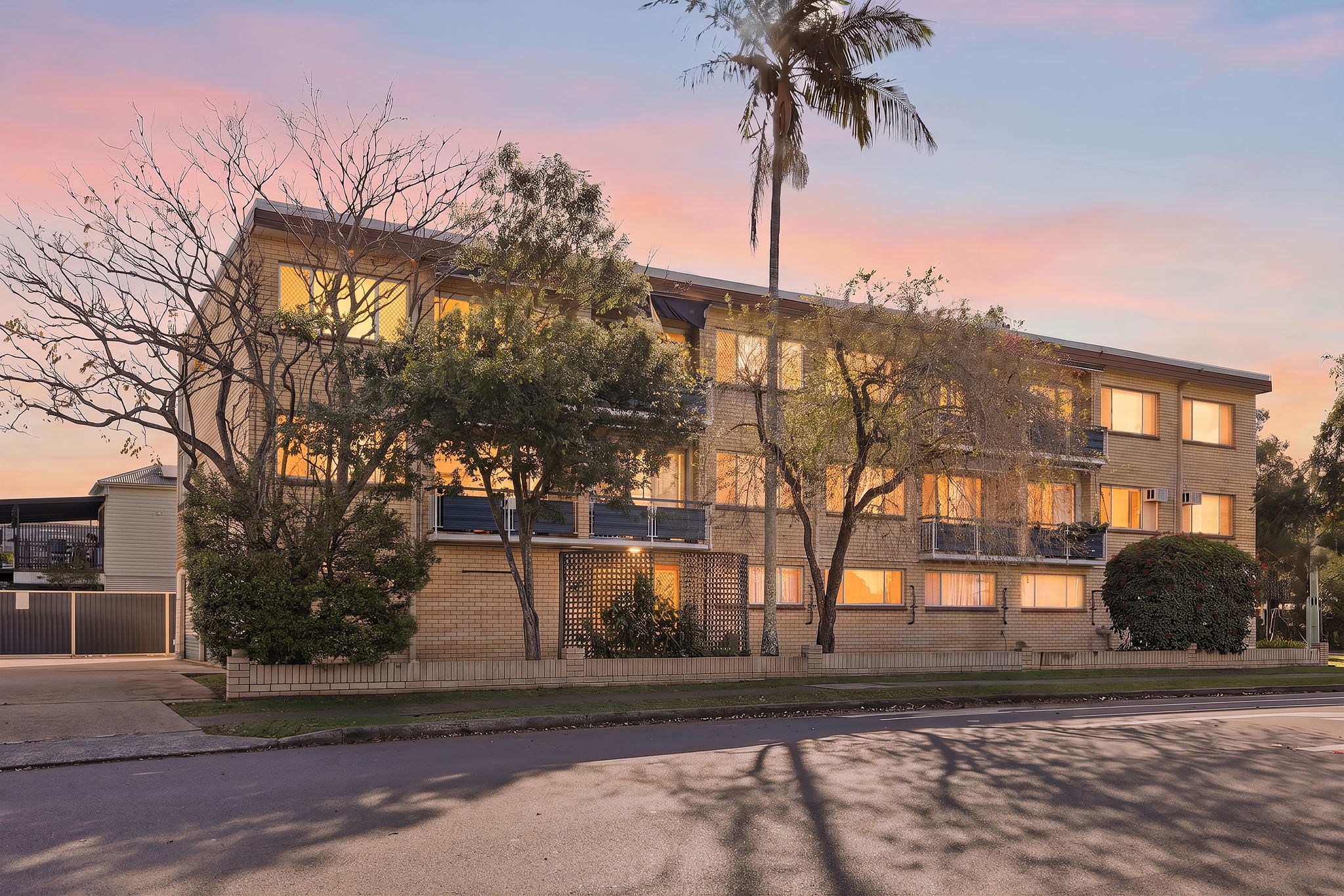 21 Edmondstone Street, Newmarket - Image 1