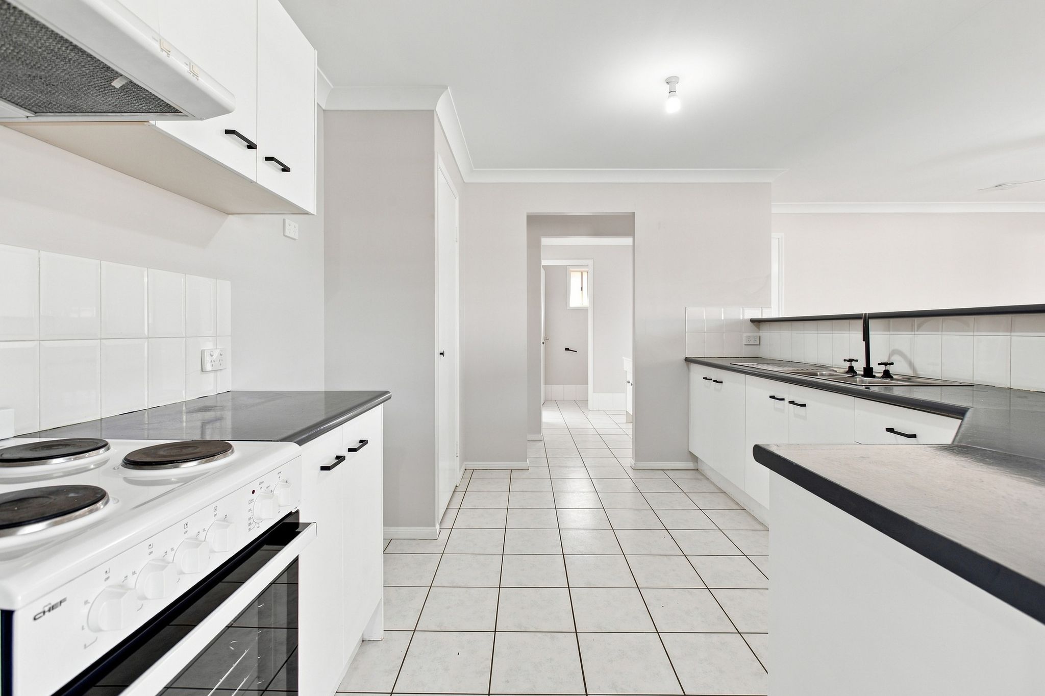 39 Kendall Road, Bellmere - Thumbnail 3