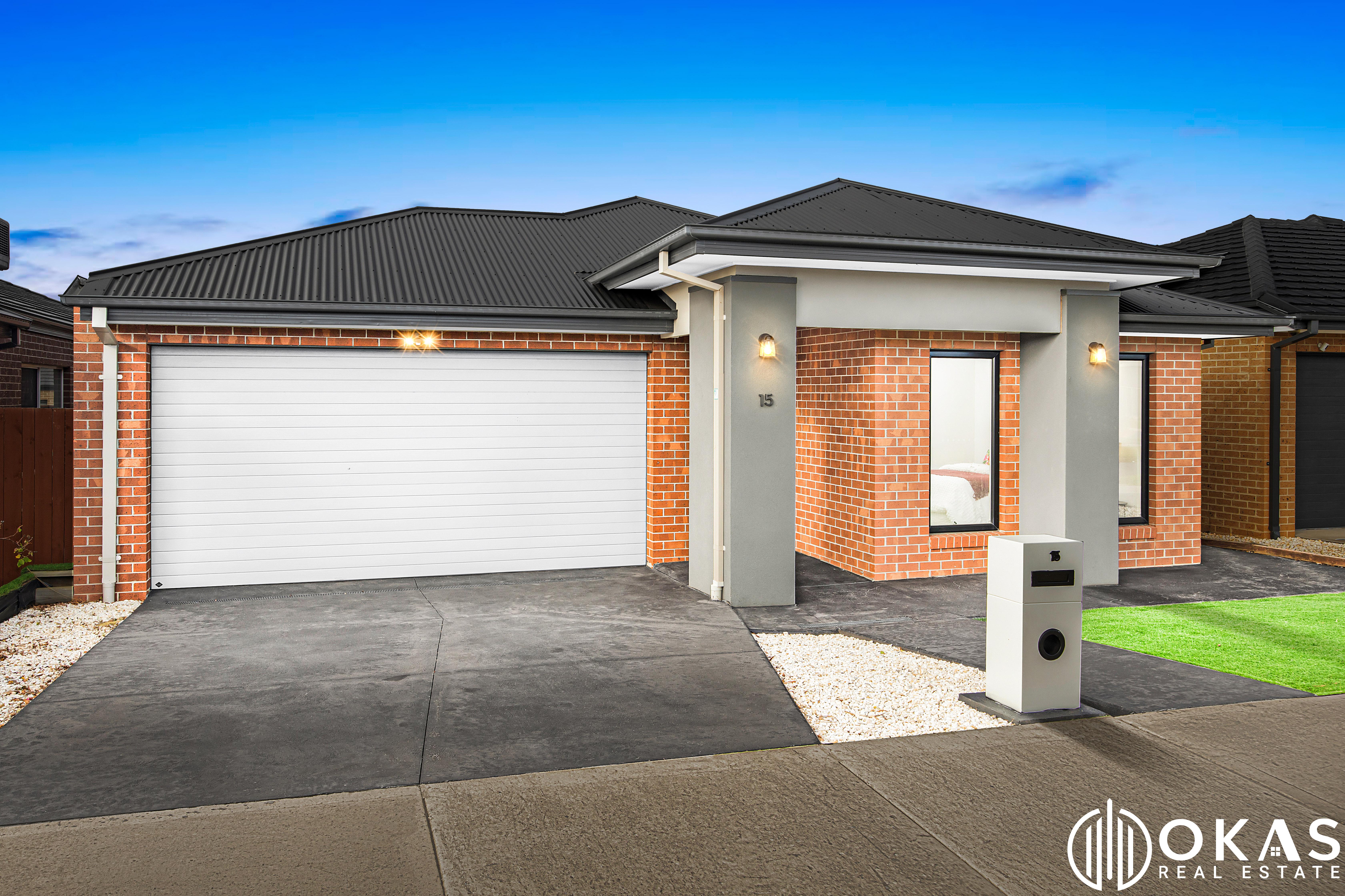 2/15 Coconut Road, Manor Lakes - Thumbnail 2