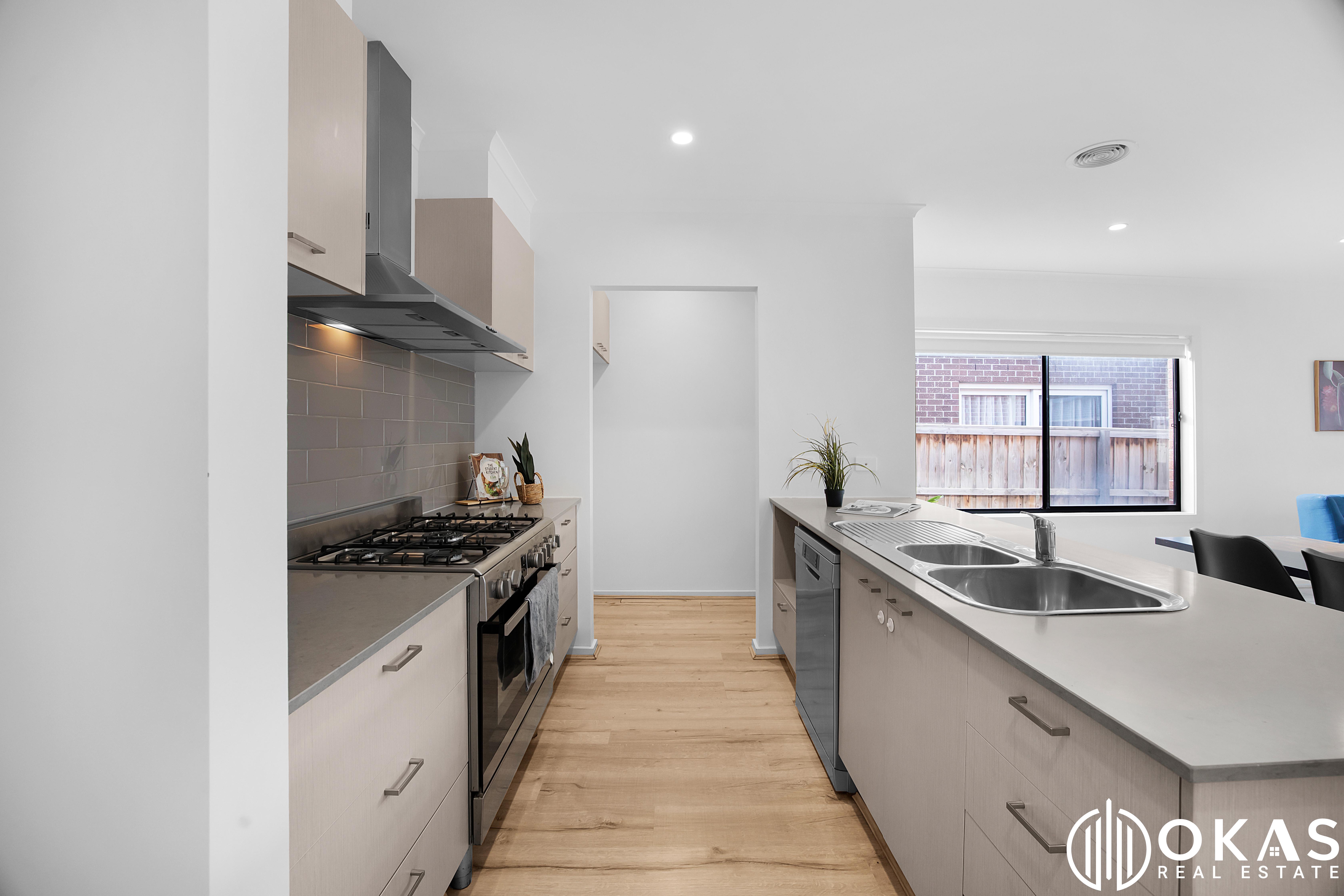 2/15 Coconut Road, Manor Lakes - Thumbnail 8