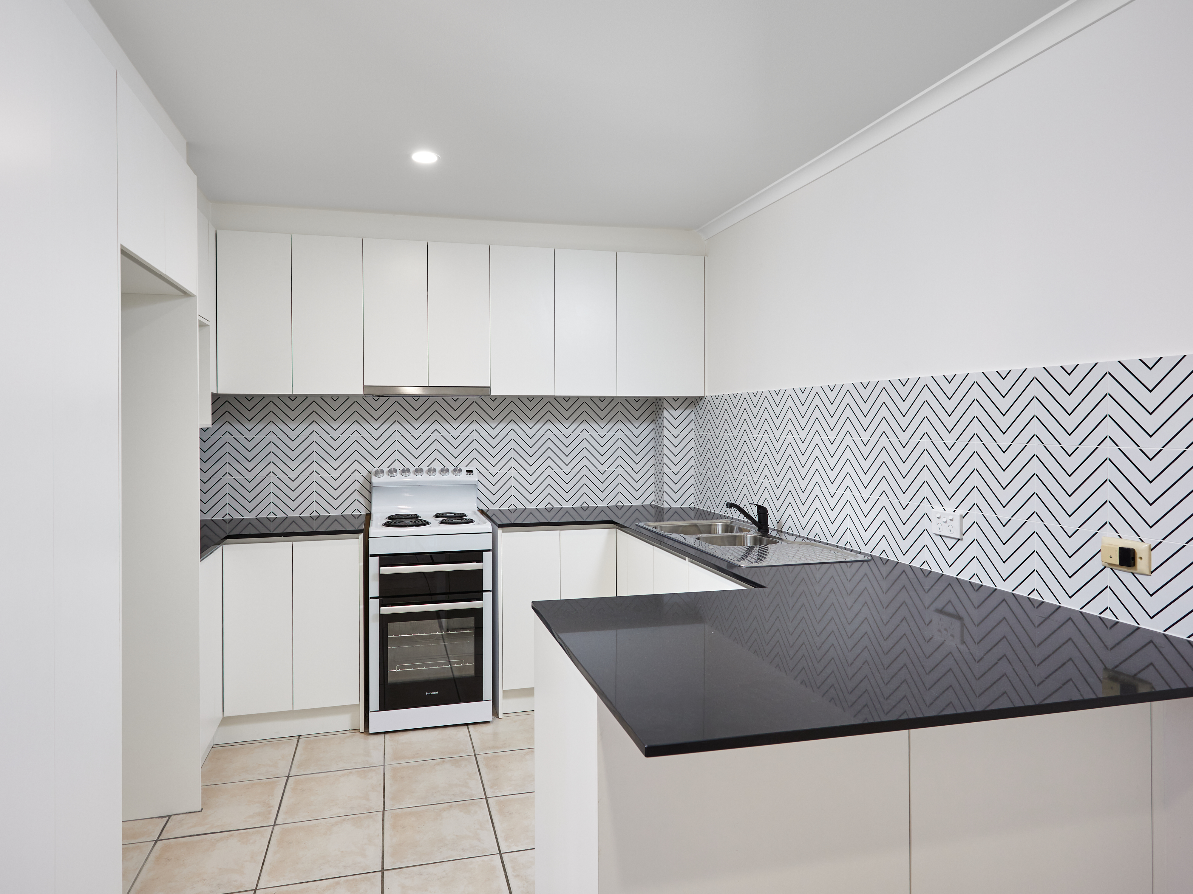 26 Elliott St SURFERS PARADISE Queensland photo 3
