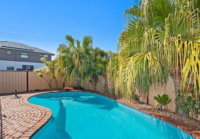 27 Banksia Broadway, BURLEIGH WATERS QLD 4220 House Sold