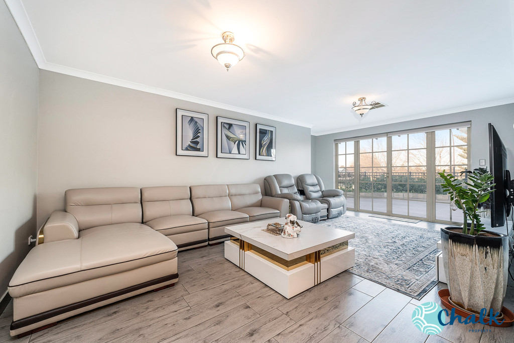 28 Harrington Waters Dr, Waikiki - Thumbnail 5
