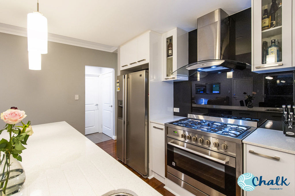 84 Bottlenose Circuit, Waikiki - Thumbnail 4