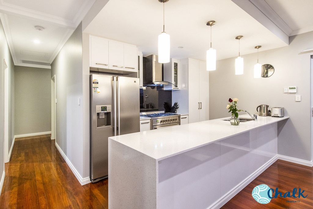 84 Bottlenose Circuit, Waikiki - Thumbnail 3