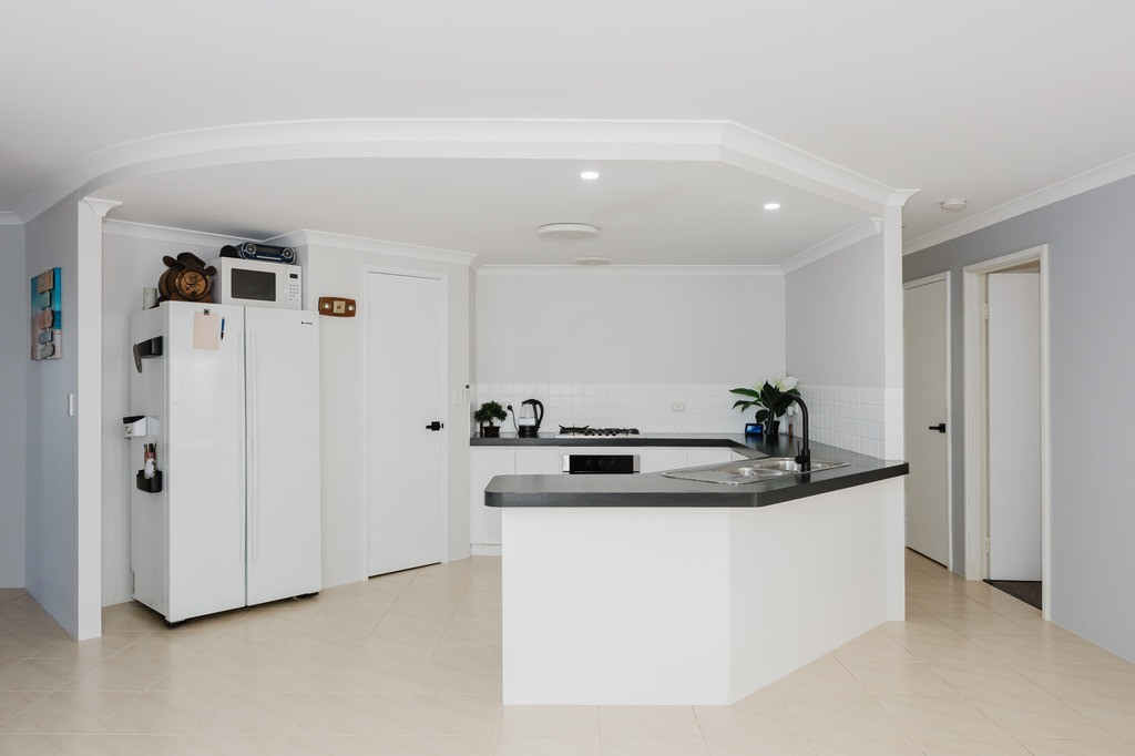 44 Teraglin Way, Warnbro - Thumbnail 2
