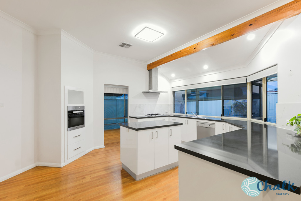 15 Ambleside Parade, Waikiki - Thumbnail 2