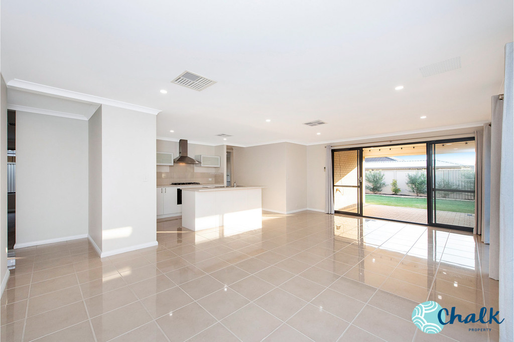 39 Sellafield Bend, Waikiki - Thumbnail 2