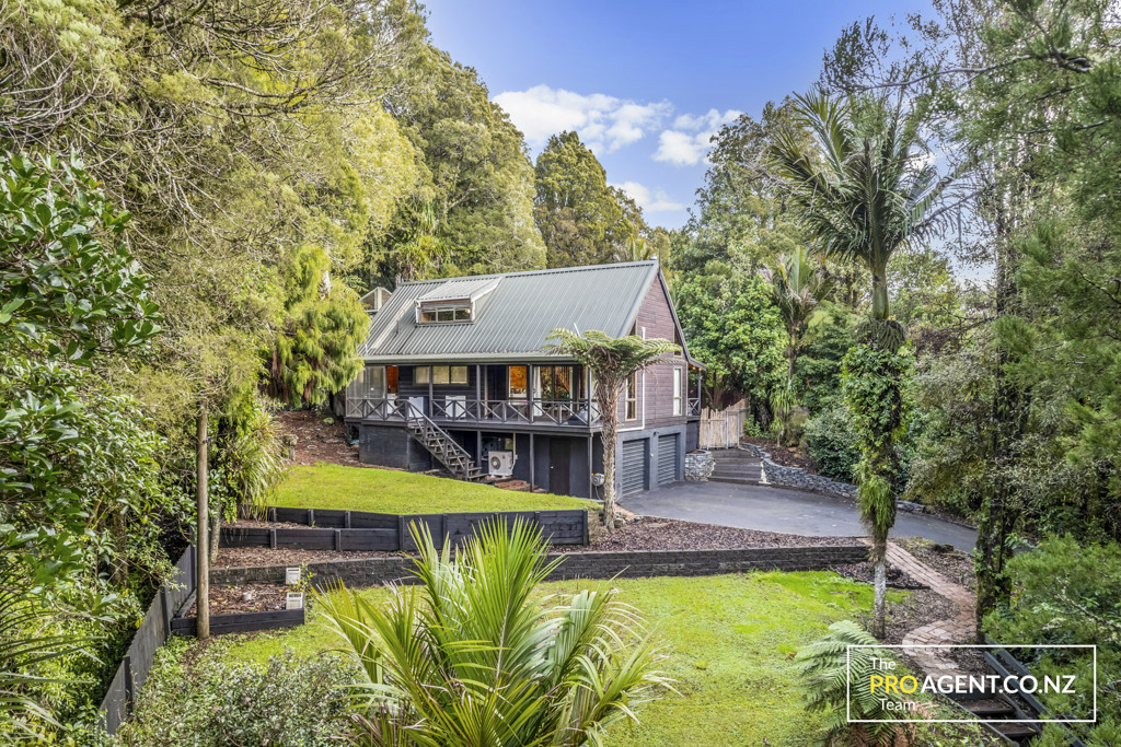 566 Scenic Drive, Waiatarua - Photo 4