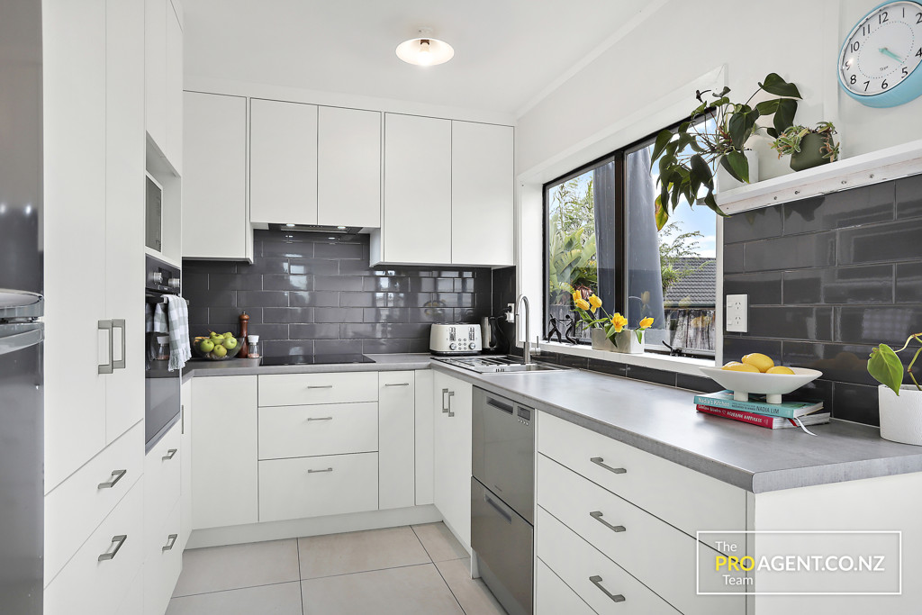 13 Miro Street, New Lynn - Photo 3