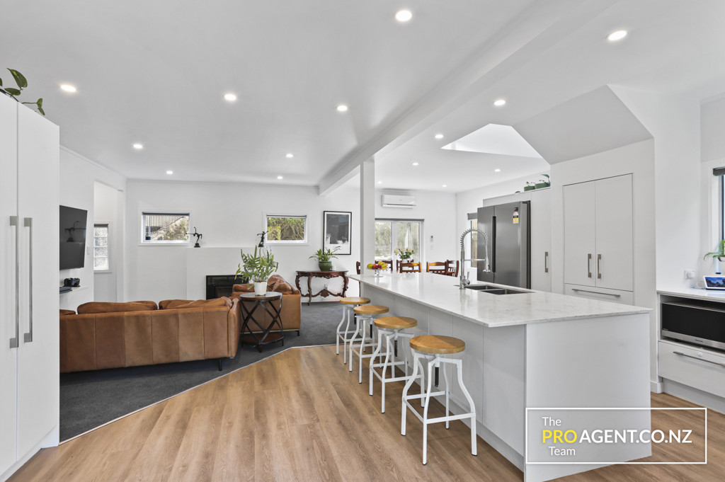 279 Huia Road, Titirangi - Photo 2