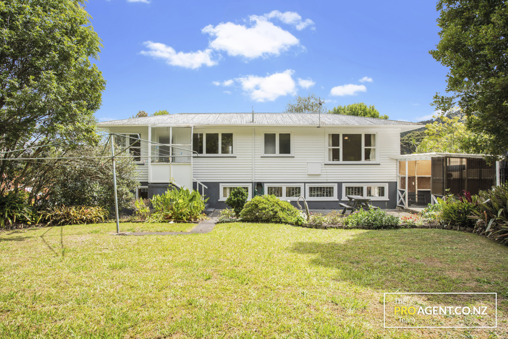 50 Rimutaka Place, Titirangi - Photo 2