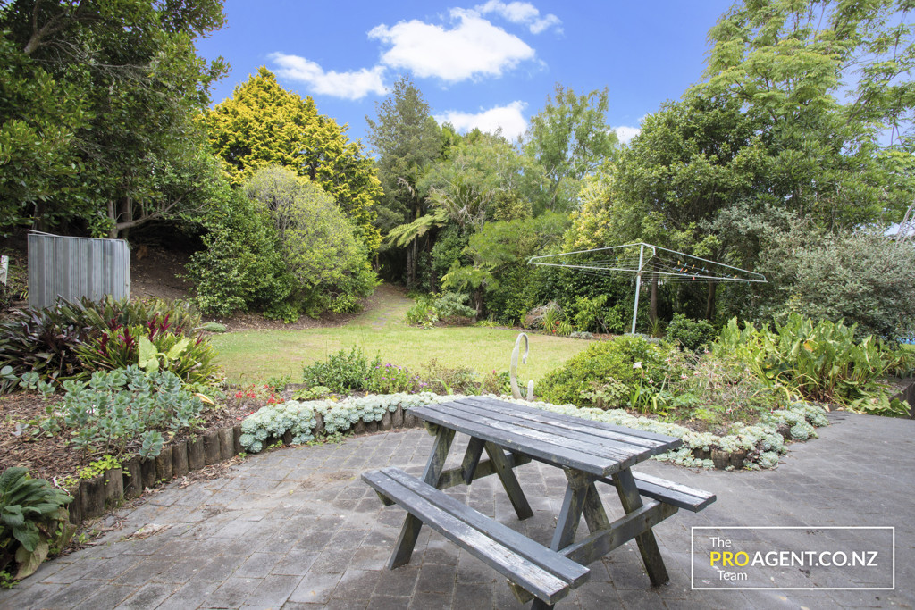 50 Rimutaka Place, Titirangi - Photo 3
