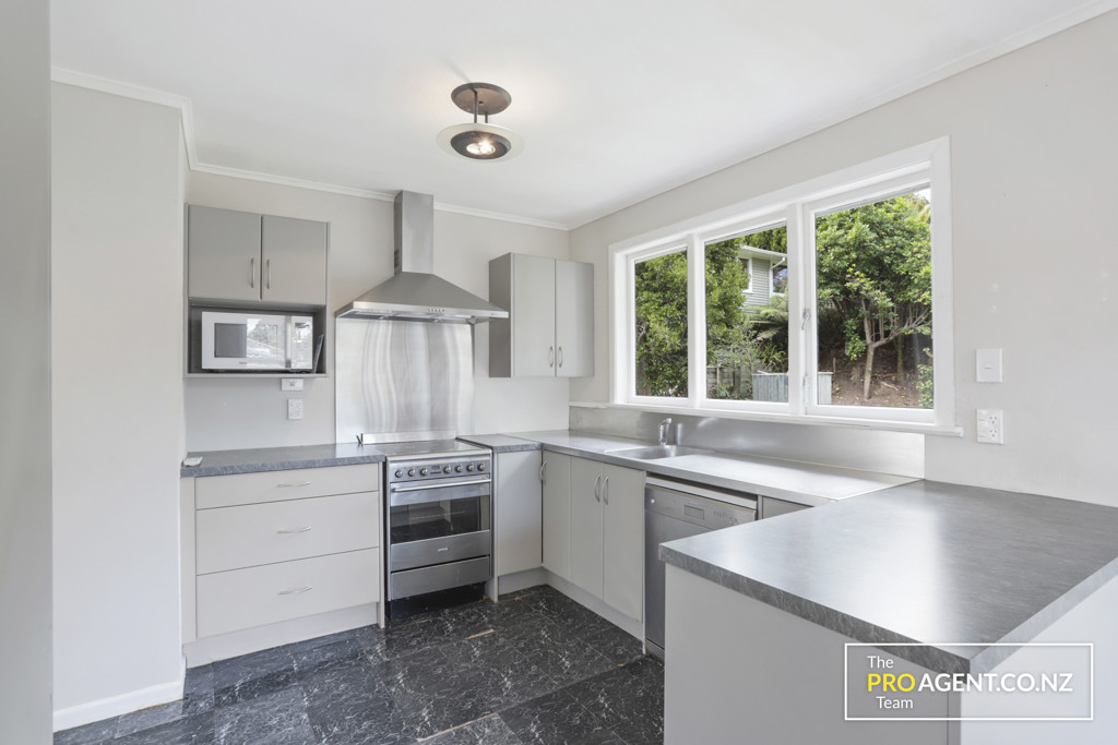 50 Rimutaka Place, Titirangi - Photo 4