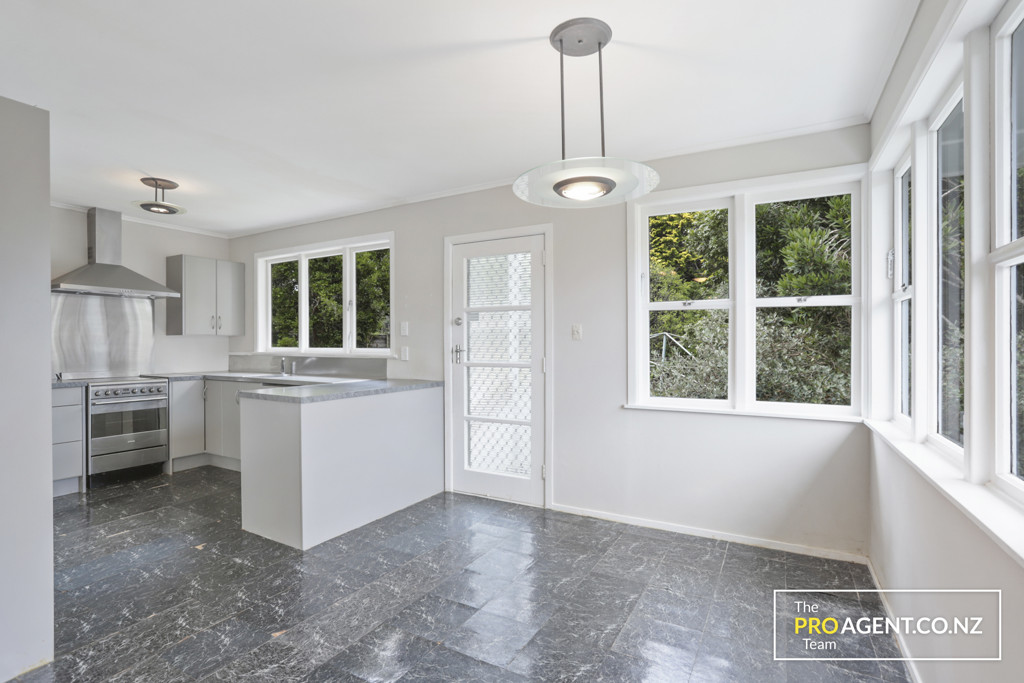 50 Rimutaka Place, Titirangi - Photo 5