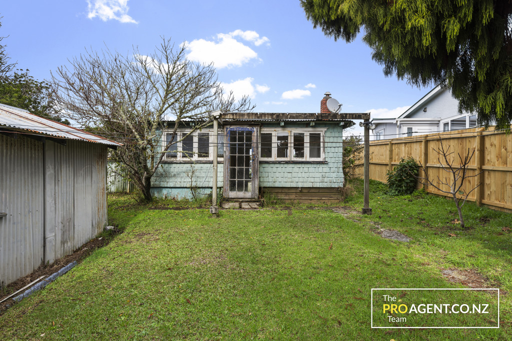 77 Tane Road, Laingholm