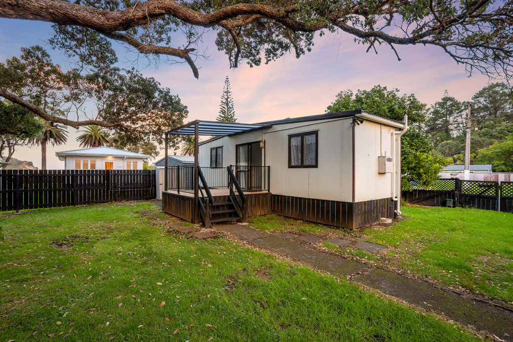 2 Western Road, Laingholm - Photo 6