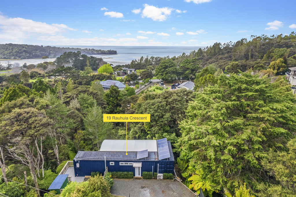 19 Rauhuia Crescent, Parau - Photo 4