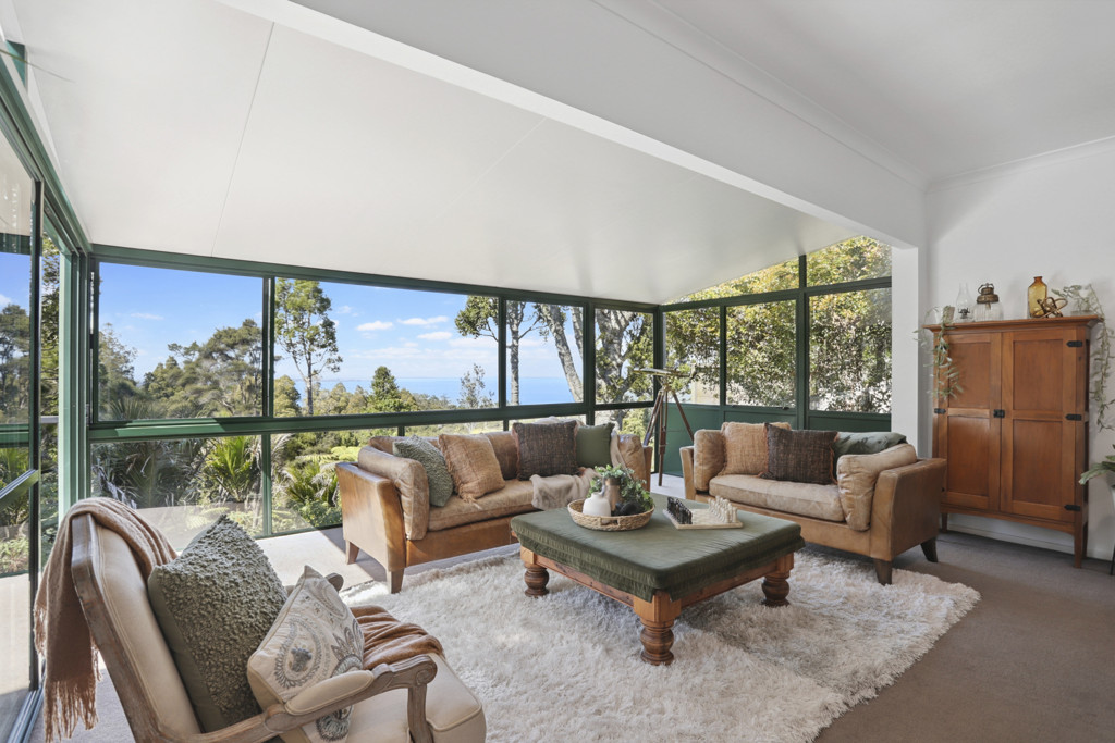 69 Takahe Road, Titirangi - Photo 2