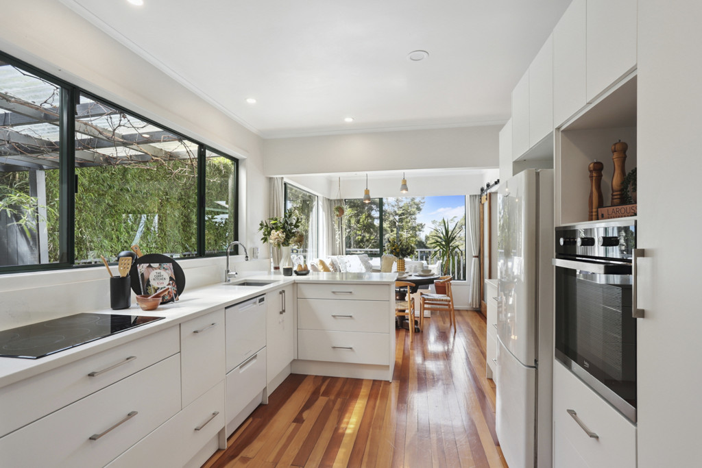 69 Takahe Road, Titirangi - Photo 5