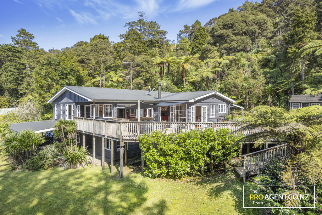 395 Huia Road, Titirangi - Photo 2