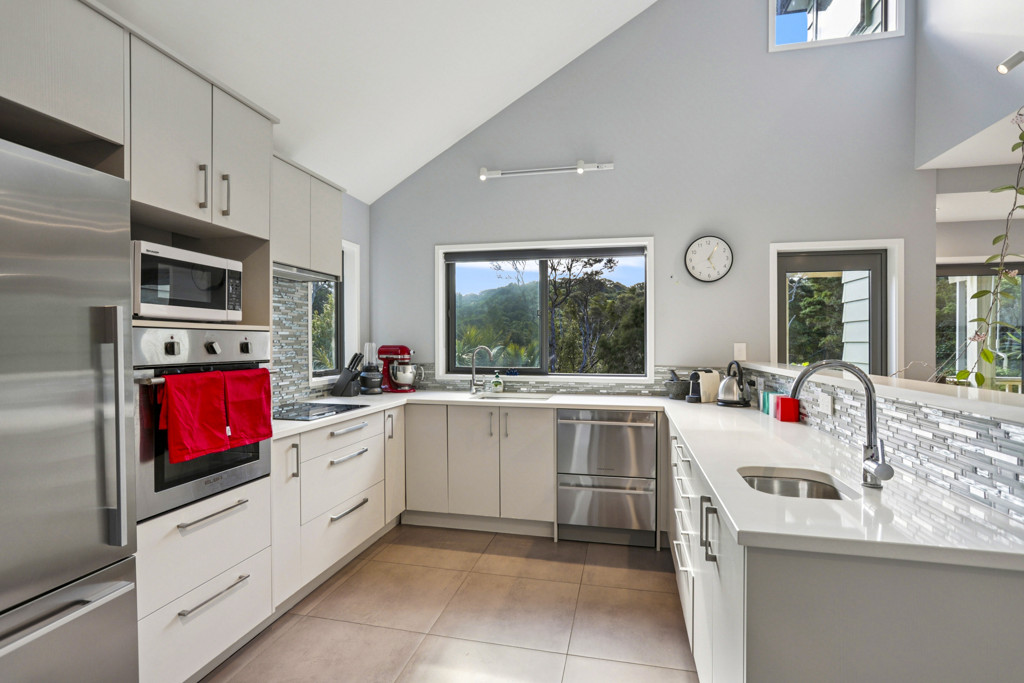 59 Kauri Point Road, Laingholm - Photo 6