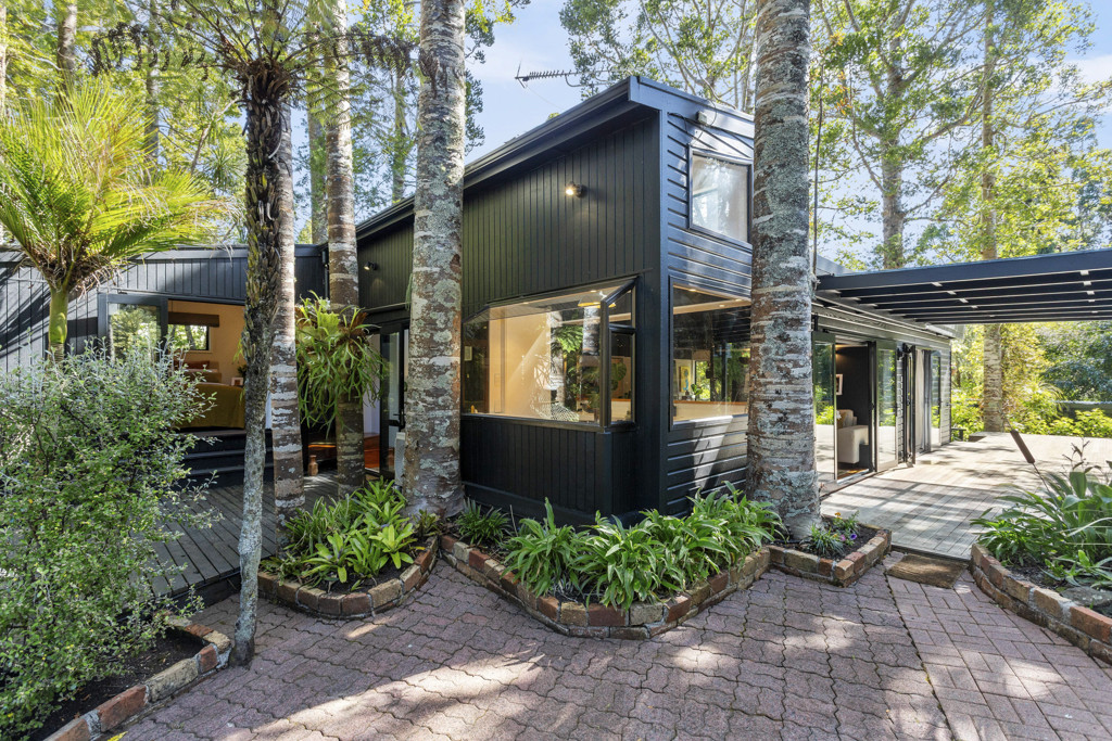 34 Hollywood Avenue, Titirangi - Photo 2