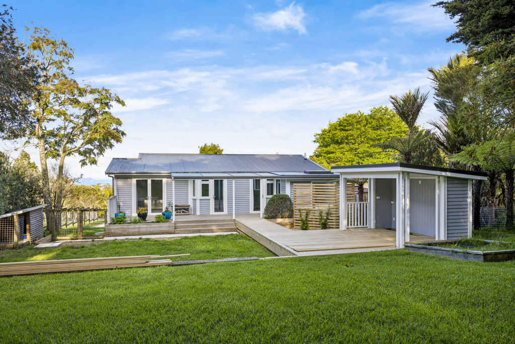 30 Tane Road, Laingholm