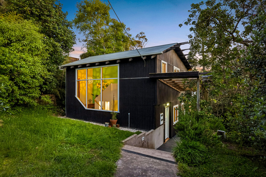 674 South Titirangi Road, Titirangi - Photo 2