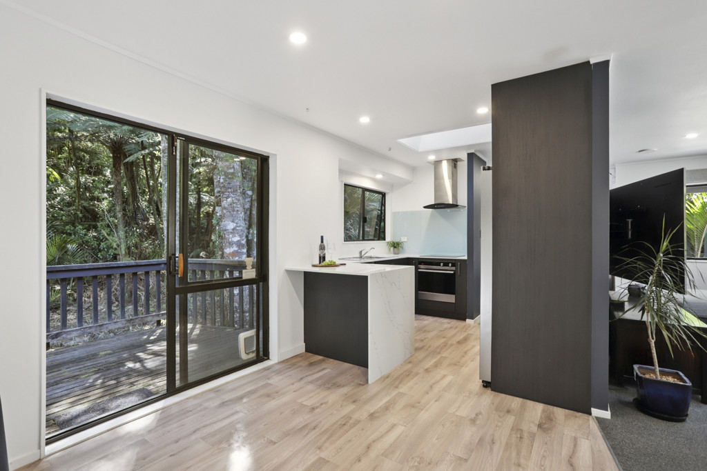 420 Scenic Drive, Waiatarua - Photo 5
