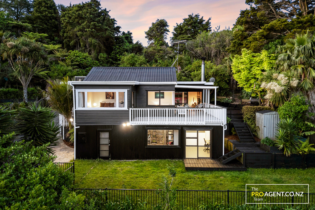 82 Warner Park Avenue, Laingholm - Photo 2