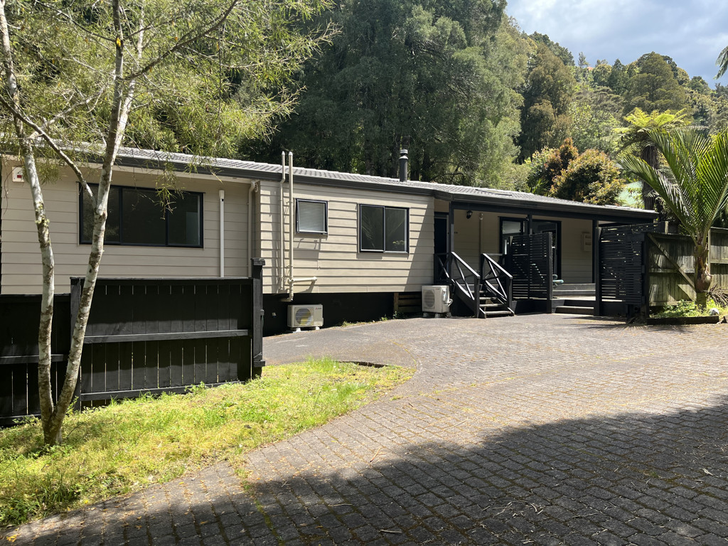 420 Scenic Drive, Waiatarua - Photo 3