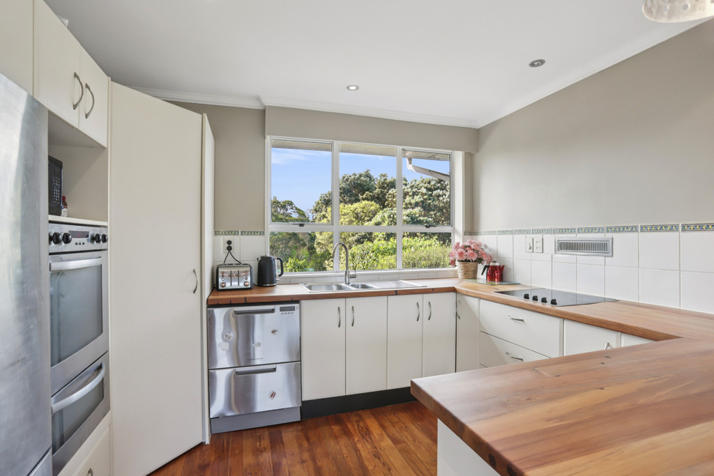 10 Rauhuia Crescent, Parau - Photo 7