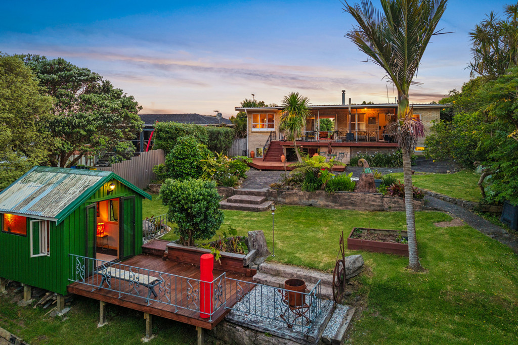 10 Rauhuia Crescent, Parau - Photo 2