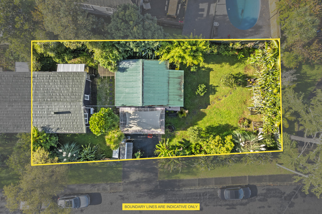 2/2 Earl Road, Titirangi - Photo 2