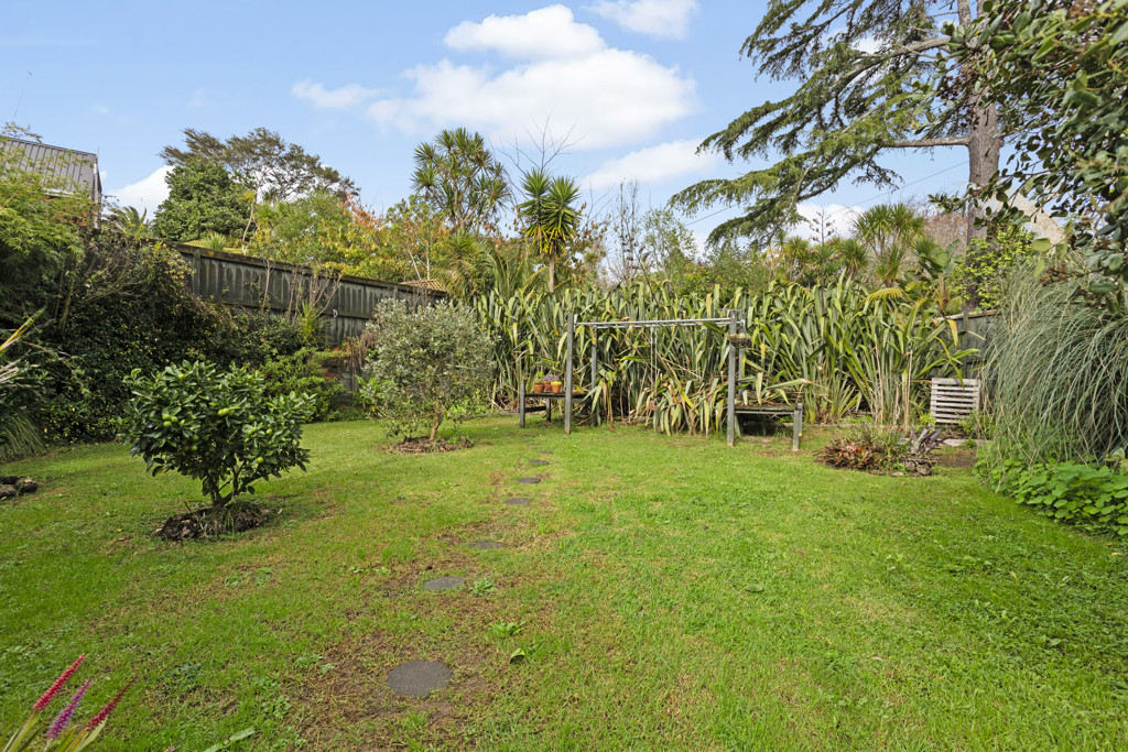 2/2 Earl Road, Titirangi - Photo 4