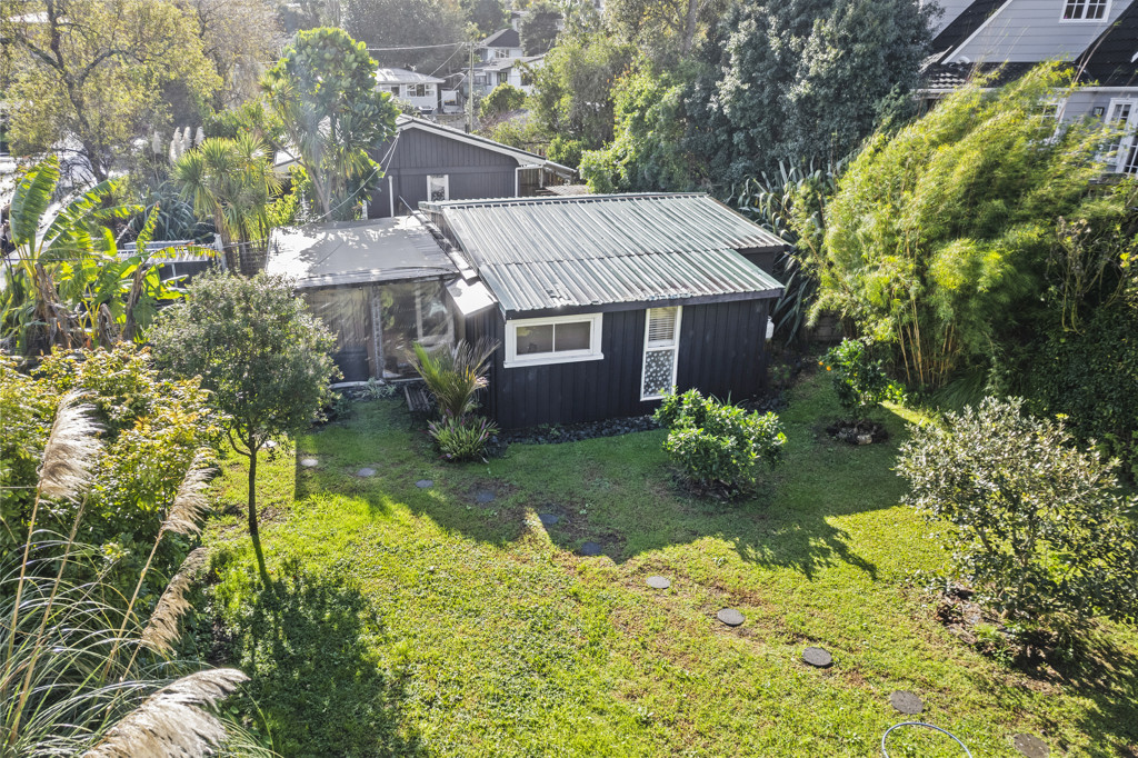 2/2 Earl Road, Titirangi - Photo 6