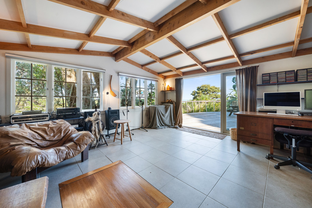 77 Minnehaha Avenue, Titirangi - Photo 6
