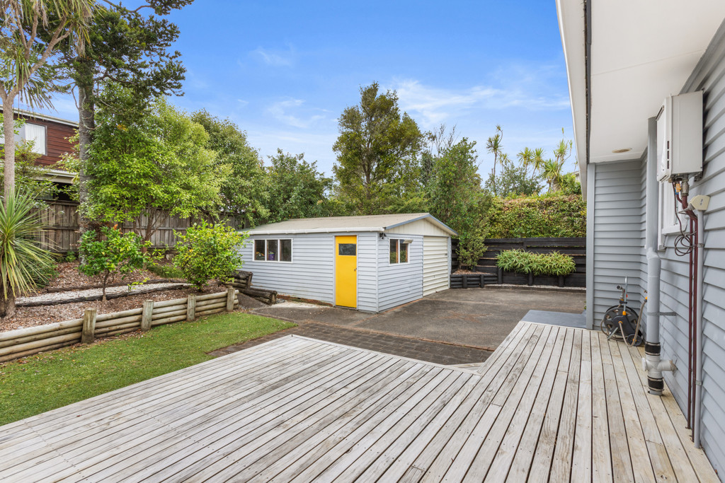 32 Konini Road, Titirangi - Photo 3