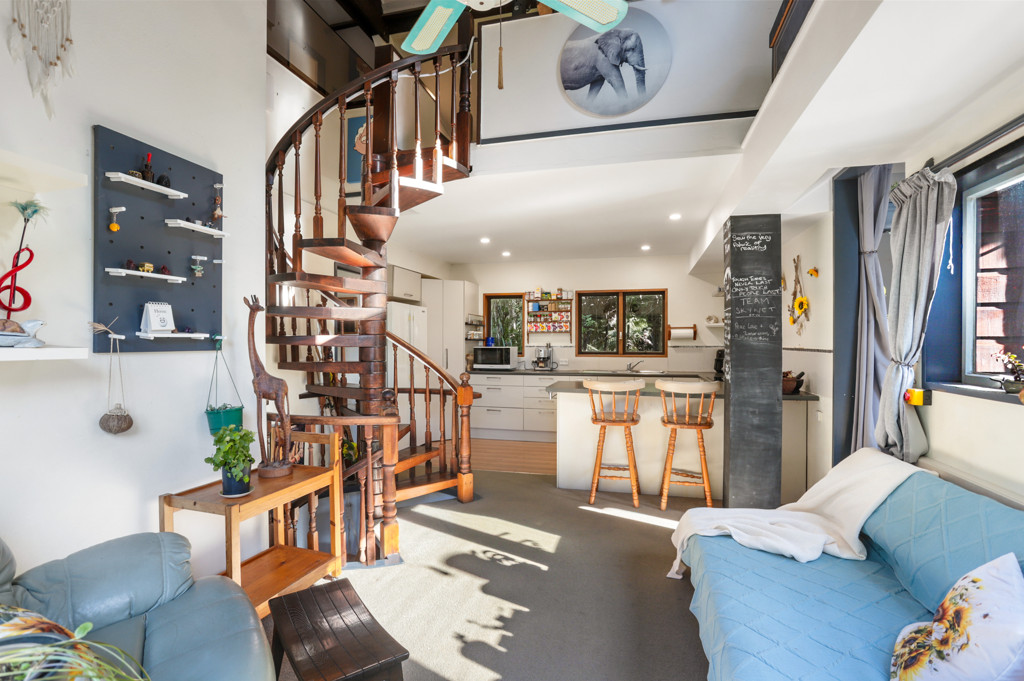211 Shaw Road, Titirangi - Photo 2